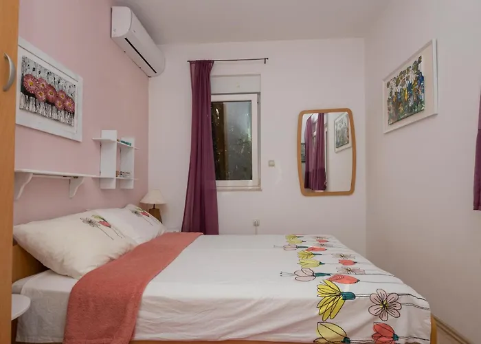 Three-bedroom In 公寓