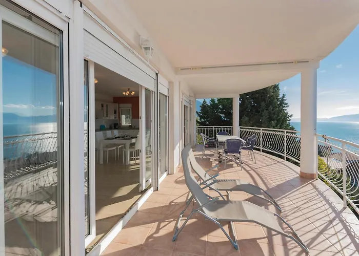公寓 Three-bedroom In *