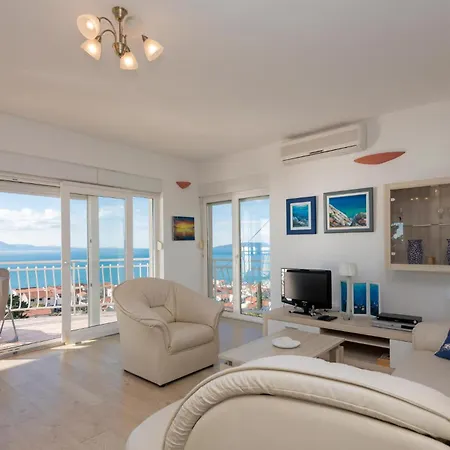 Three-bedroom In Appartamento