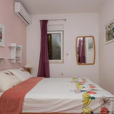 Three-bedroom In شقة