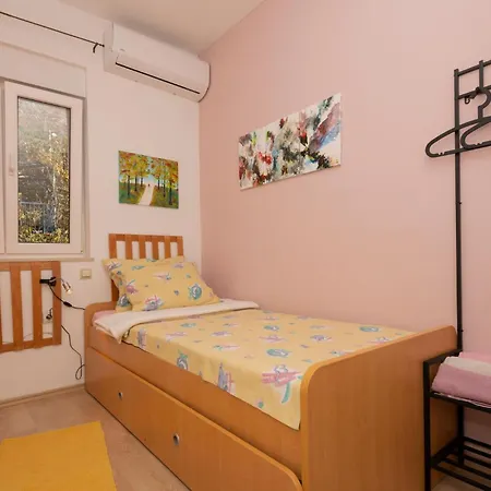 Three-bedroom In شقة بوداكا