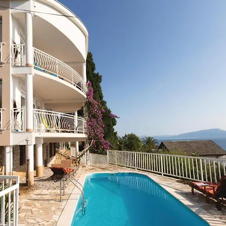 Three-bedroom In Appartamento